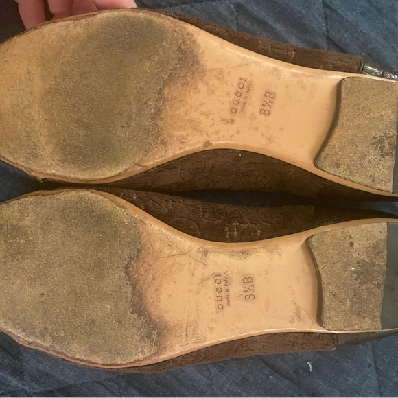 Gucci embossed logo flats with gold hardware - Picture 3 of 6